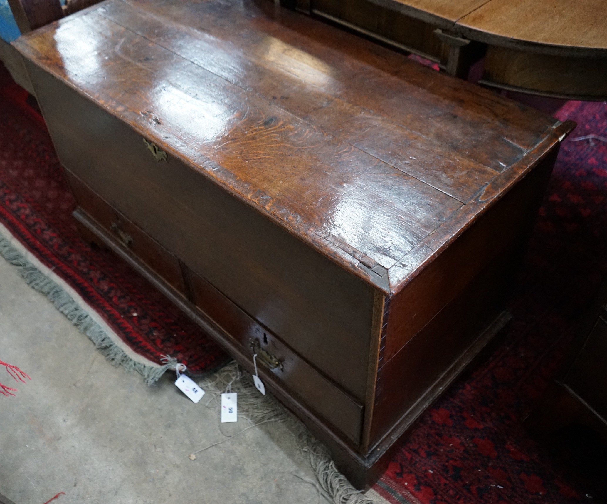 A George III oak mule chest, length 110cm, depth 52cm, height 65cm